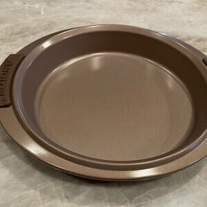 Anolon pie or cake pan 9” with silicone grips
